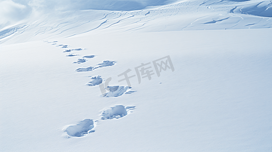 雪地中的脚印摄影