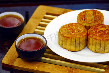 中秋摄影照片_传统食品月饼摄影素材
