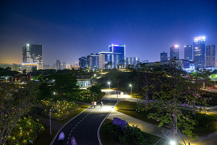 高铁风景摄影照片_深圳地标城市夜景深圳北站高铁站图片