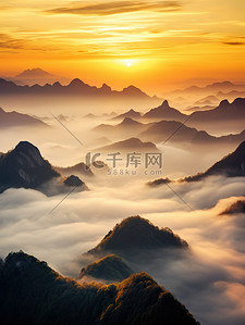 山脉大场面背景图片_雄伟的山脉笼罩在薄雾中56图片