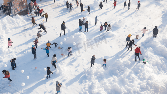 玩雪摄影照片_雪地上玩雪的儿童