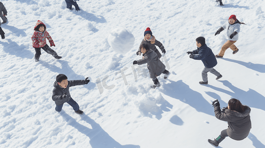 儿童玩雪摄影照片_雪地上玩雪的儿童