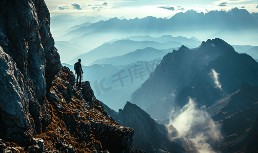 励志登山摄影照片_企业文化攀登登山人物站在站顶攀爬励志摄影图4