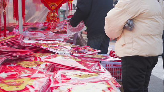 实拍新年过年氛围年味集市买年货福字对联