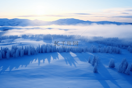 俯视背景图背景图片_冬天日出背景雪景唯美摄影图