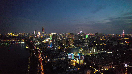 城市紫摄影照片_航拍南京城市天际线紫峰大厦夜景