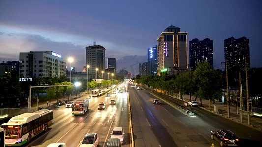 武汉城市夜晚马路车流车水马龙交通