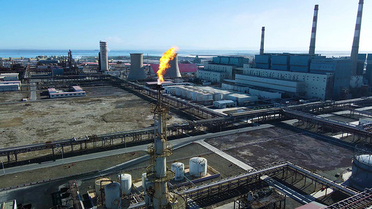 工业排放摄影照片_现代化制盐工厂工业排放航拍