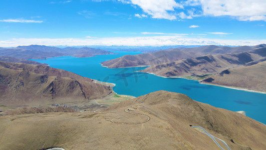 蓝天航拍摄影照片_航拍碧水蓝天西藏羊湖唯美湖光山色自然风景