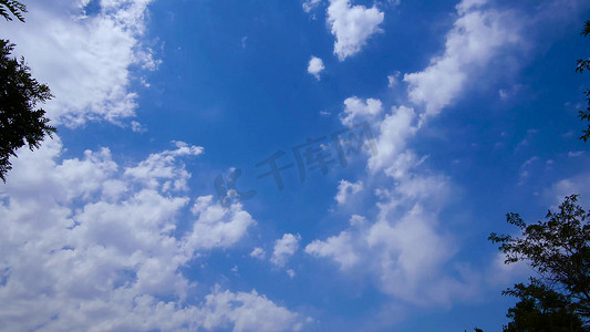 夏季晴朗天气蓝天白云自然风景摄影