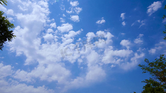 夏季晴朗天气蓝天白云自然风景摄影