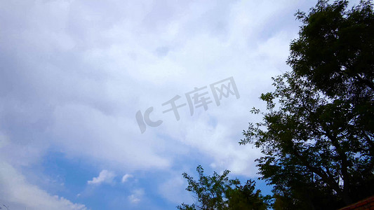 夏季晴朗天气蓝天白云自然风景摄影