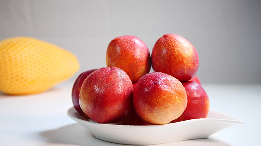 夏季水果桃子油桃摆盘摆拍水果