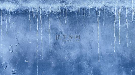 蓝色背景冰背景图片_冬天蓝色背景上的倒挂的冰凌