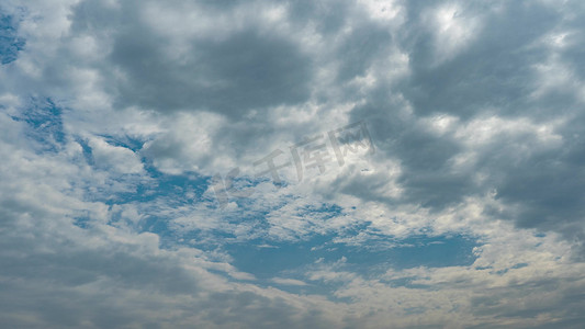 实拍夏季云海渐变天空乌云云层
