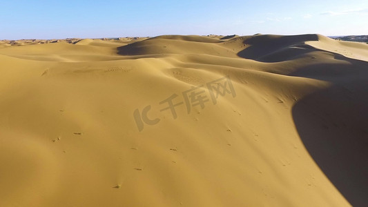 1080新疆南疆金黄沙漠航拍