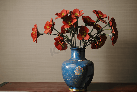 复古中国风陶瓷花瓶插花照片