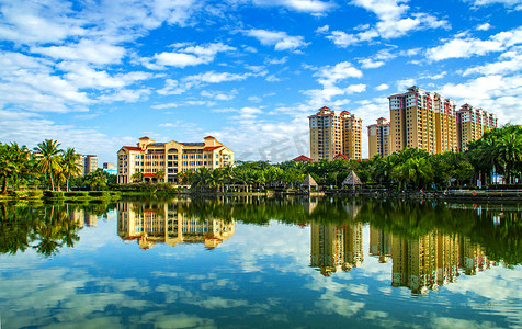 现代楼房摄影照片_小区环境实拍风景