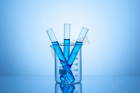 随地吐痰危害摄影照片_科研试管实验室设备化学物质 蓝色液体药品研发