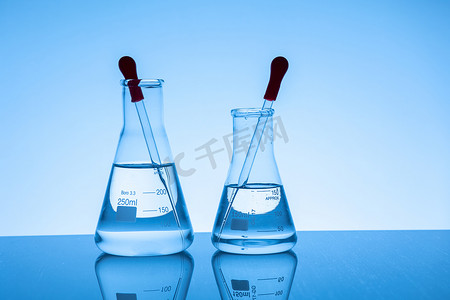科研试管实验室设备化学物质 蓝色液体药品研发注射器