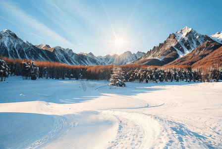 阳光照射下的高山雪景图1摄影配图