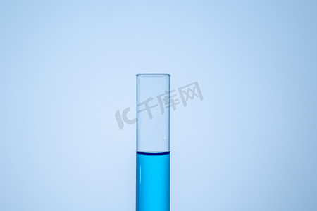 科学玻璃冷凝器实验室设备流动试管特写