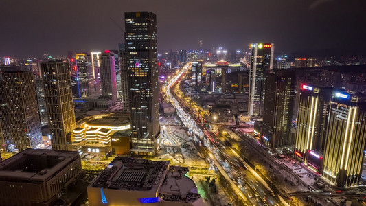 航拍城市夜景摄影照片_济南经十路繁忙交通夜景航拍