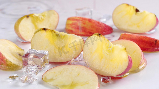 富士摄影照片_1080富士切块苹果苹果新鲜水果入水特写商业广告