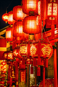 春节街道上挂的红灯笼摄影图0