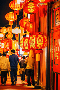 春节街道挂着红灯笼夜景摄影图片0