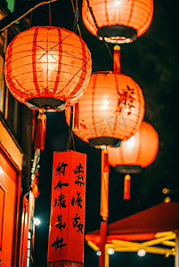 春节街道挂着红灯笼夜景摄影图8