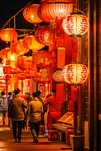 春节街道挂着红灯笼夜景摄影照片3