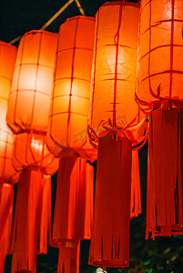 春节街道挂着红灯笼夜景摄影图4