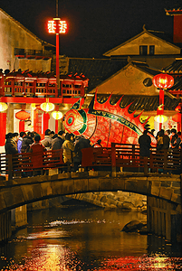 中国传统过年春节热闹灯会摄影图0