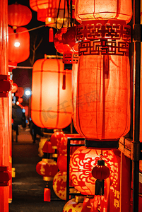 街景摄影图摄影照片_过年春节街道上挂的红灯笼摄影图3