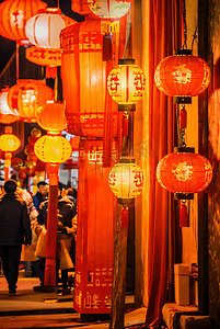春节街道挂着红灯笼夜景摄影图片2