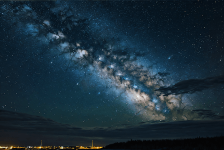 夜晚浩瀚的蓝色星空摄影图片0