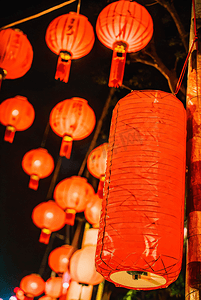 春节街道挂着红灯笼夜景摄影配图7