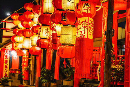 春节街道上挂着红灯笼摄影图3