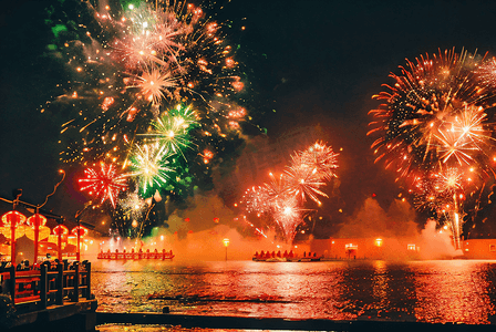 放烟花摄影照片_新年夜晚跨年放烟花摄影照片2