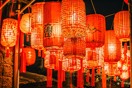 春节街道上挂着红灯笼摄影图片2