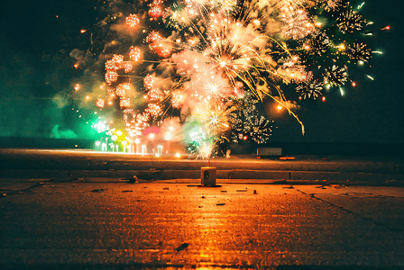 新年夜晚跨年放烟花摄影图片7