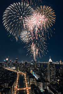 新年春节夜晚城市放烟花114高清摄影图