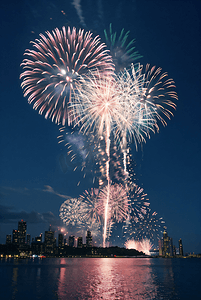 烟花夜景摄影照片_新年春节夜晚城市夜景烟花130摄影配图