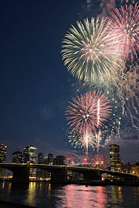 烟花摄影照片_新年春节夜晚城市夜景烟花136摄影图