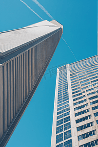仰拍大楼摄影照片_城市高楼建筑仰拍摄影图配图7