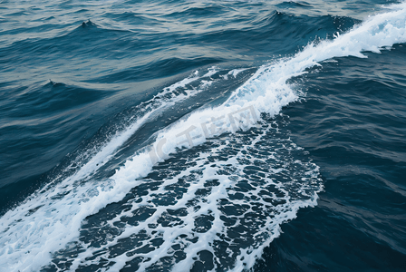 蓝色大海浪花摄影图图0