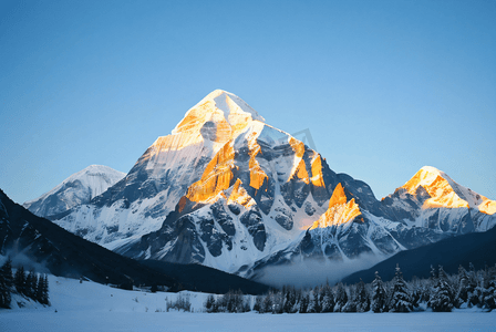 日照雪山摄影照片_冬季寒冷雪山日出摄影配图3