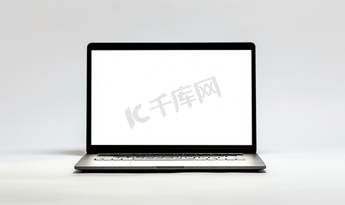键盘白色摄影照片_笔记本电脑白色背景办公