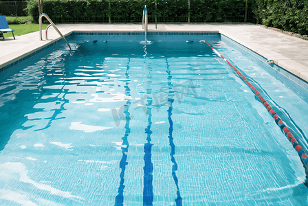 夏季清凉蓝色游泳池摄影图片7
